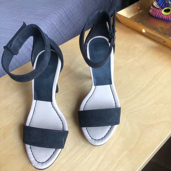 Black strappy black heels - Picture 2 of 2